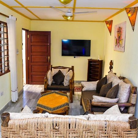 Apartmenthaus Salama Villen In Diani Playa de Diani Exterior foto