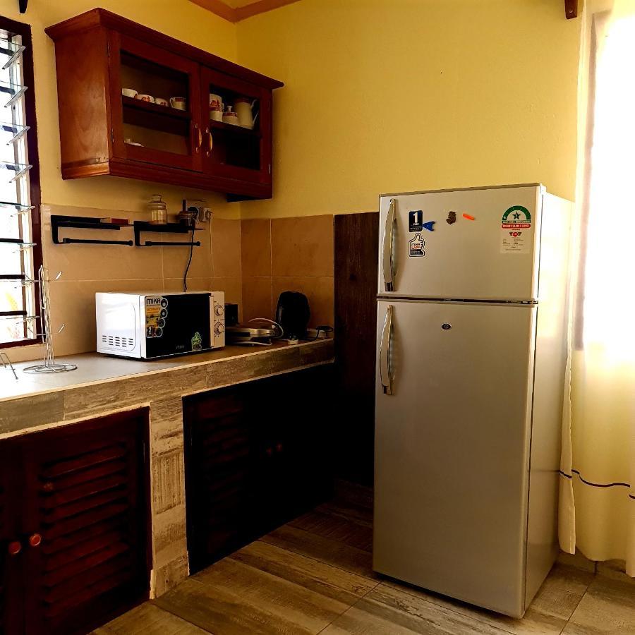 Apartmenthaus Salama Villen In Diani Playa de Diani Exterior foto